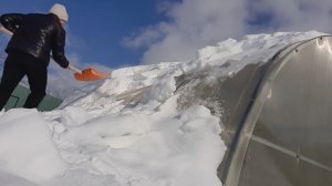 6 марта, спасаю теплицу.