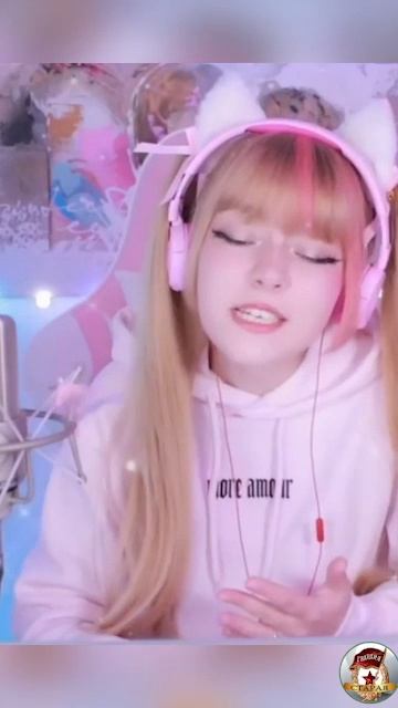 Одинокая ветка сирени