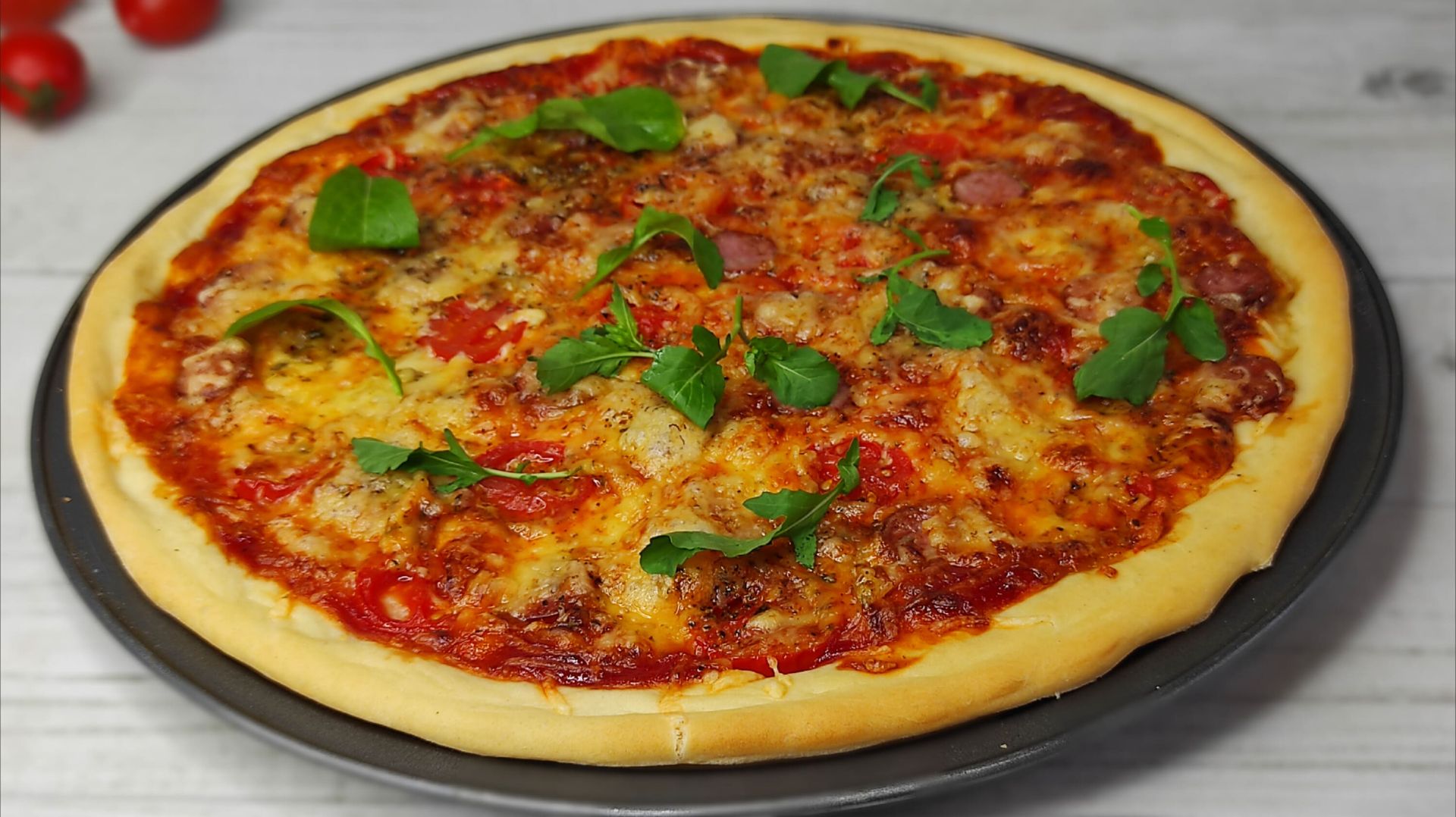 Вкусная ДОМАШНЯЯ ПИЦЦА в духовке. ПИЦЦА с помидорами и колбасой. ТЕСТО для ПИЦЦЫ! (2)