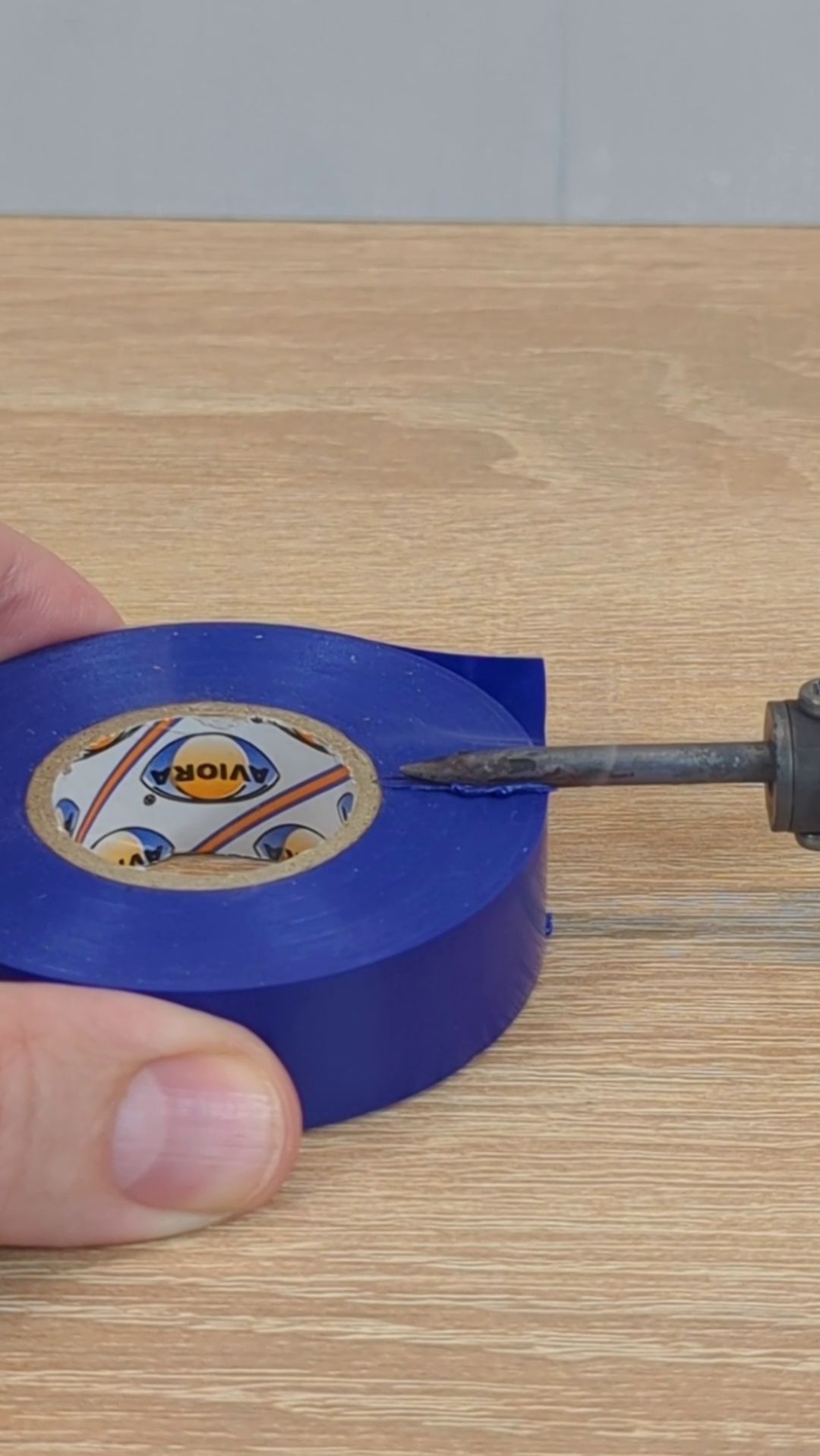 Обязательно запомните этот трюк! Как аккуратно оторвать изоленту