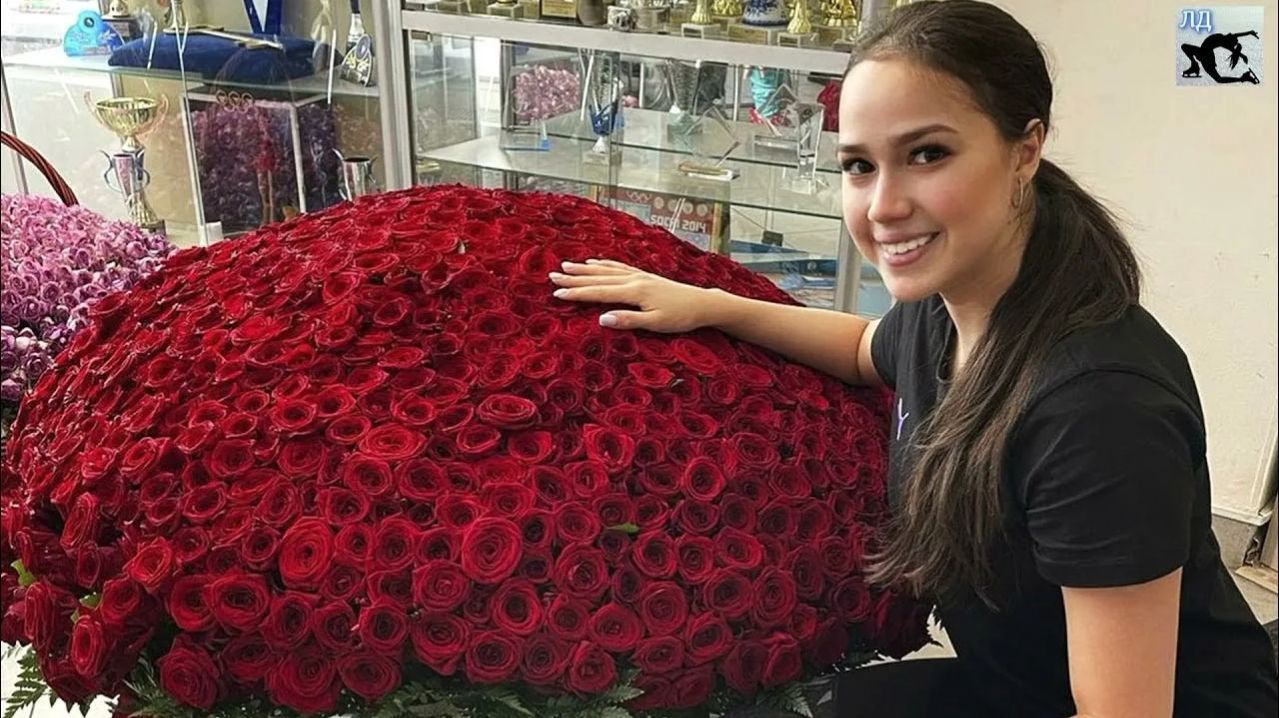 Анна Щербакова похвалила Петра Гуменника. Поздравляем всех с 8 марта!