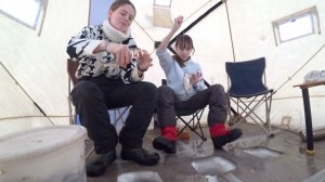 Рыбалка с дочками на крупную плотву. Наловили много крупной рыбы.