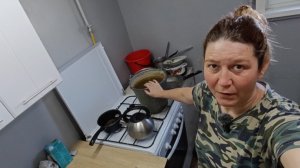 Заболела. Опять? Приходил сосед молодой. Наводим порядок.