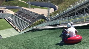 Экстремальный тюбинг с Олимпийского трамплина в Сочи.