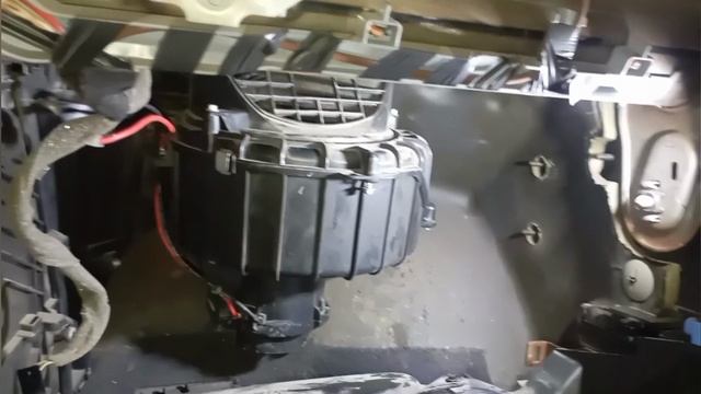 снятие вентилятора печки и его дефектовка Opel Astra H