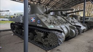 Работы по нанесению тактических знаков на танк M4A2, Музей Техники Вадима Задорожного, октябрь 2025