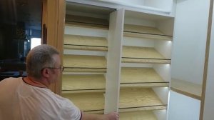 Гардероб из шпона ореха.