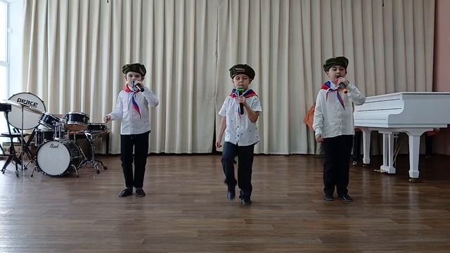 Ансамбль "Бравые солдаты" - Е.Обухова "Мы будем солдатами тоже" - Серов