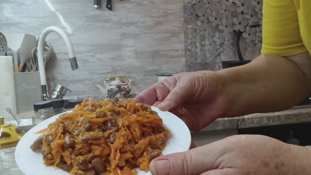 САЛАТ ИЗ ФАСОЛИ ТУШЕНЫЙ