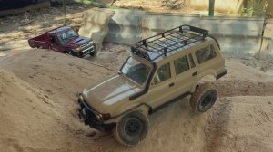 Два RC джипа закусились пройти эту трассу с препятствиями