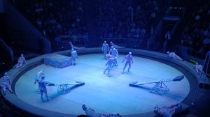 Цирк.Выступление атлетов