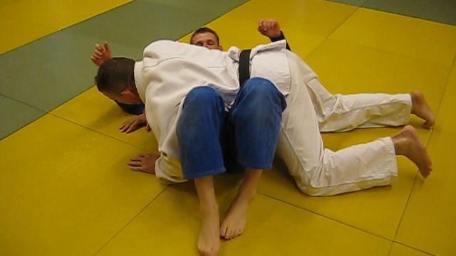 2017 год. Начинаем спину вправо, продолжаем посадкой правой.