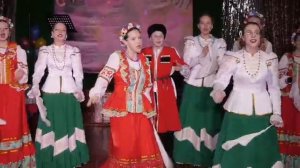 2026 г. 7 марта праздничный концерт поют  образцовый хор казачата солистка Злата Богани