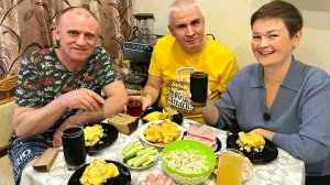 Мукбанг весело в ГОСТЯХ отметили 8 марта! Обсудили последние НОВОСТИ у Наташи и СЕМЬИ! Семейный ужин