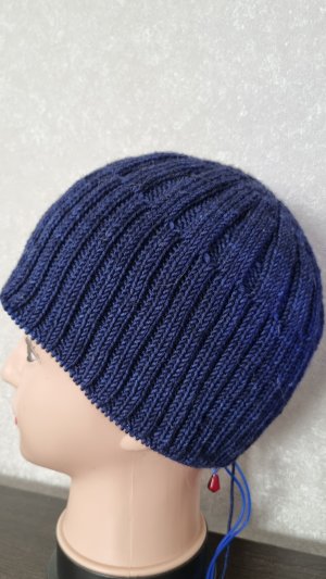 Мужкская шапка в процессе