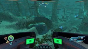 я играю в Subnautica выжевание