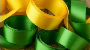 Красивый цветок из лент