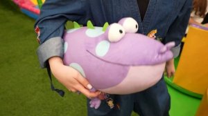 Алиса и Крокозябра играют в парке Joki Joya(1080P_60FPS)