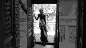 СИЛЬНАЯ ЖЕНЩИНА ШЛА ЧЕРЕЗ ГОДЫ...