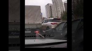 Сначала пытался влезть, потом решил догнать и включить учителя. В итоге догнал, но другого)))