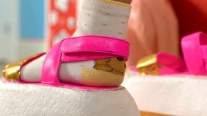 Nastya learns to help her parents and plays with a candy machine