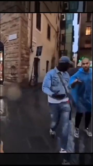 #Италия Уронил мигранта мошенника