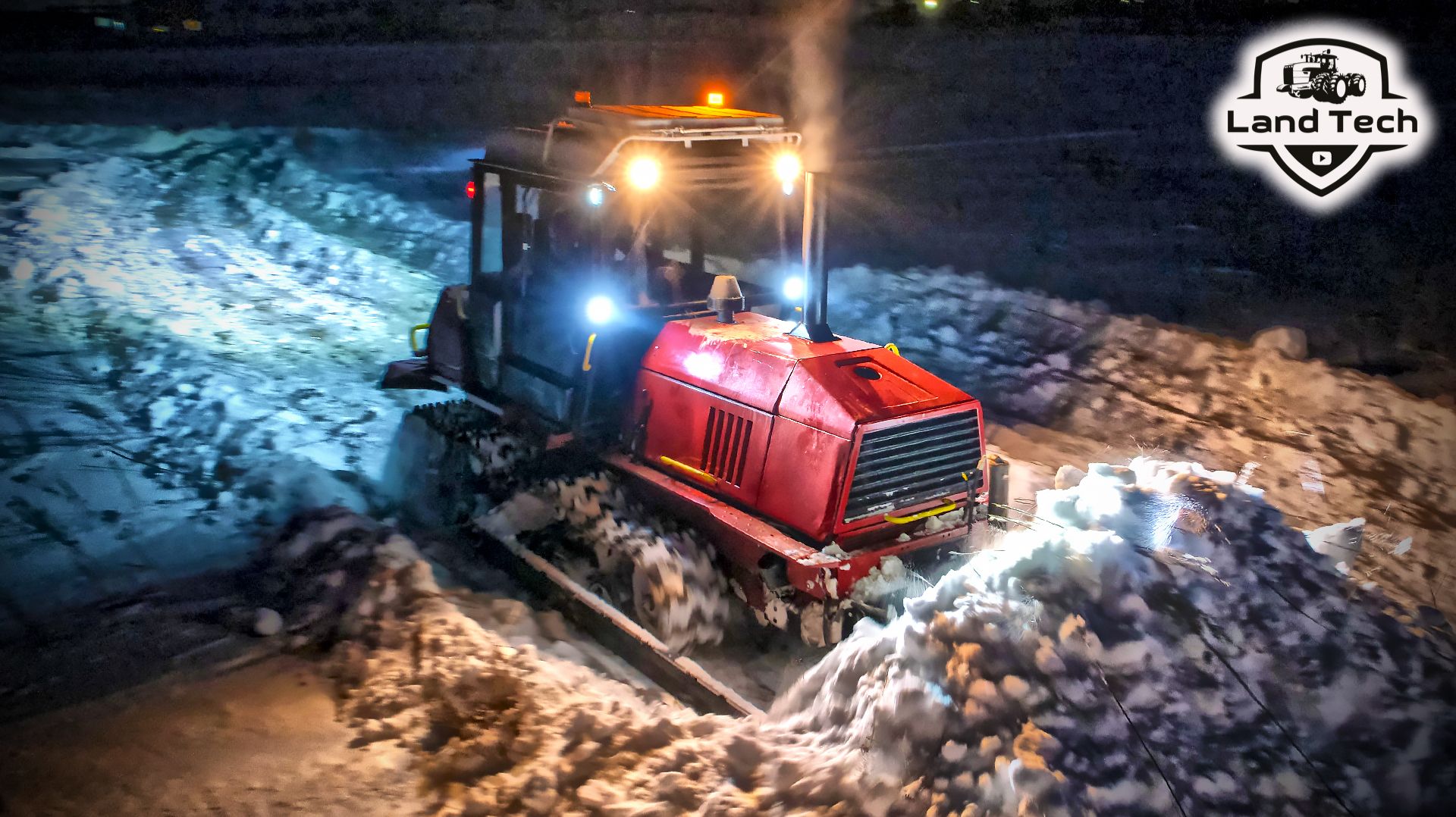 Восстановил гусеничный трактор ВТ-100 (ДТ-75)! Толкаем снег по полю!