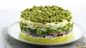 САЛАТ С СЕЛЁДКОЙ, КАРТОШКОЙ И ПЛАВЛЕНЫМ СЫРОМ