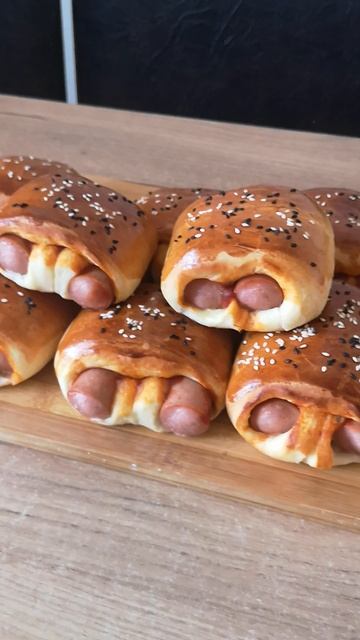Сосиски в тесте ПО-НОВОМУ Вкусная домашняя выпечка Видео ЗДЕСЬ ЖМИ  ССЫЛКУ на синюю-﹥﹥﹥﹥