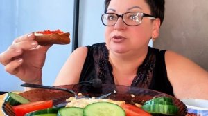 МУКБАНГ/А омлетик ВКУСНЫЙ получился/Все праздники кончились, я опять ЕМ и ХУДЕЮ!