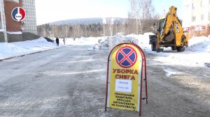 Дорожно-коммунальная служба расчищает магистрали и тротуары, борется с сугробами и наледью