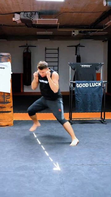 Тайсон выполняет секретные упражнения для ног