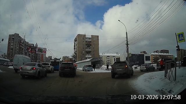 троллейбус-нарушитель.