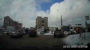 троллейбус-нарушитель.