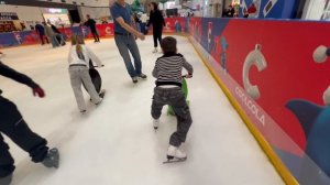 Первый раз встал на коньки⛸️