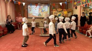 Танец мальчиков-поварят "Варись кашка". Группа №7 "Светлячки"