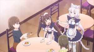 Малолетнюю кошкодевочку решили подкормить добрые человеческие тянки) "Кошачий рай"