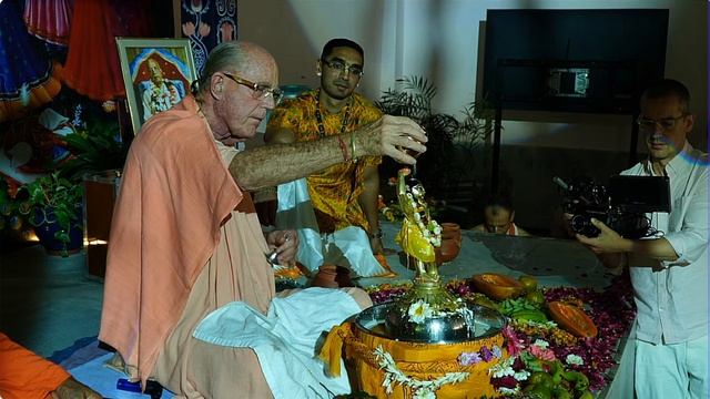 2026.03.03 Rishikesh kirtan Fest Bada Haridas prabhu kirtan + abhisheka смотреть онлайн