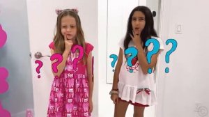 Настя и Ева снимают школьное видео [get.gt]