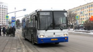 Автобус НефАЗ-5299-20-32 борт. №1051 маршрут 49 на остановке "Оперный театр"