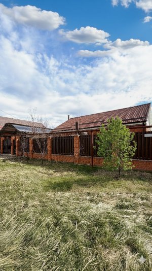 Дом с мансардой и просторным двором