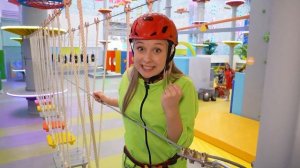 Полоса препятствий в парке Joki Joya - Алиса Шоу - Видео для детей(1080P_60FPS)