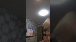 влог Вика красится?