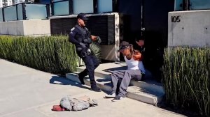 Полиция Санта-Моники задержала мужчину на пляже после сообщения о конфликте