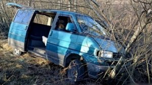 Микроавтобус ТЦК заставили съехать в кювет на Украине