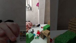 Реэйд на деревню из канструктора