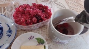 Чай с малиной и мёдом