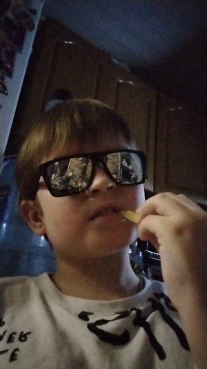 Ем картошку фри