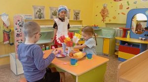 "Играем в детский сад" Я младший воспитатель.Сервирую стол к обеду на 2 персоны.