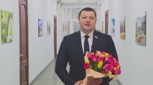 Глава города Кургана Антон Науменко поздравляет женщин с Международным женским днём - 8 Марта